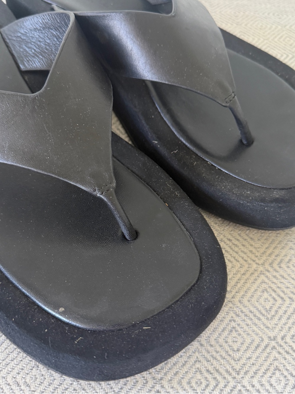 Tony Bianco Black Platform Flip Flop Sandals - Picture 6 of 7